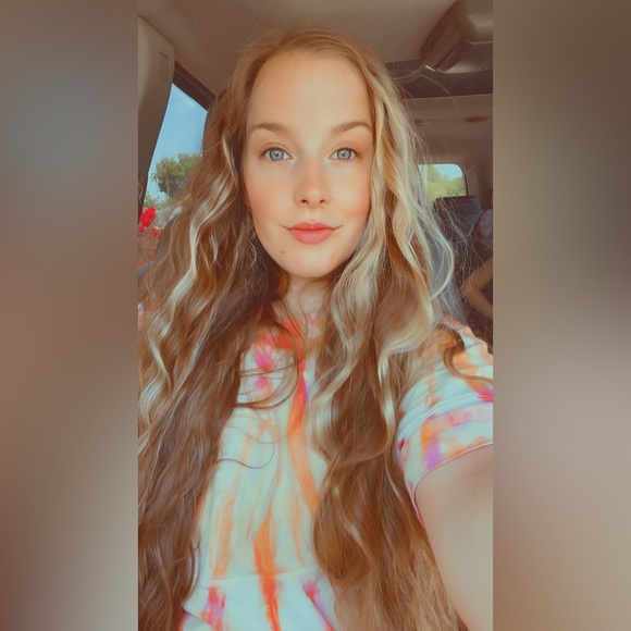 Meet your Posher, Caitlynn - Picture 2 of 2